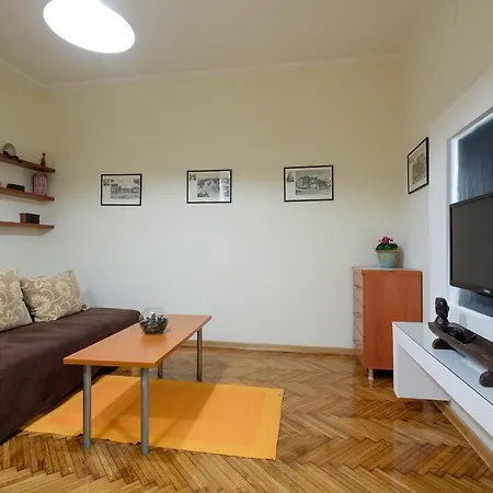 M&m Downtown Apartment